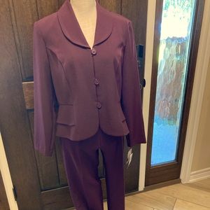 Suit - Women’s Danny and Nicole pantsuit